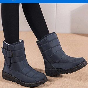 Fangasis Women's Waterproof Faux Fur Lined Boots NWT Sz 8 Blue